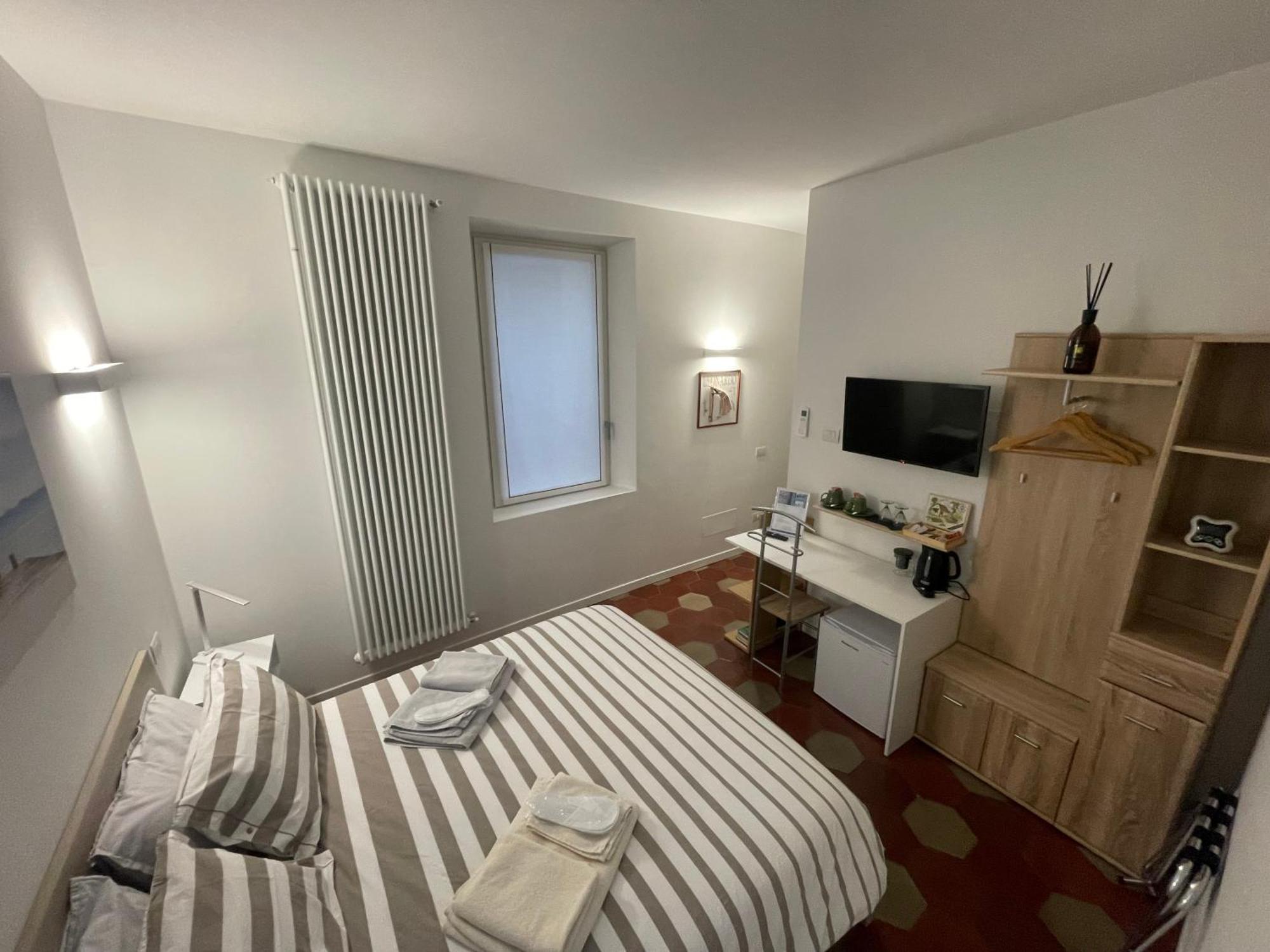 Santa Vincenza - Suite Indipendente Lovere Esterno foto